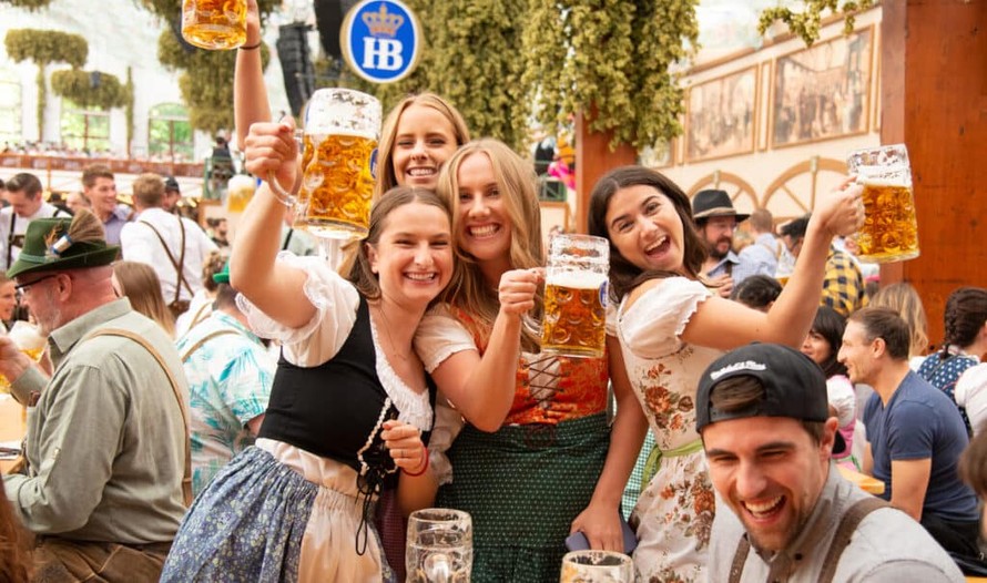 Khai mạc Lễ hội bia Oktoberfest, Đức