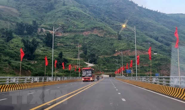 Toàn tuyến đường và cầu Móng Sến cho phương tiện lưu thông không giới hạn về tải trọng và thời gian. Ảnh: Quốc Khánh