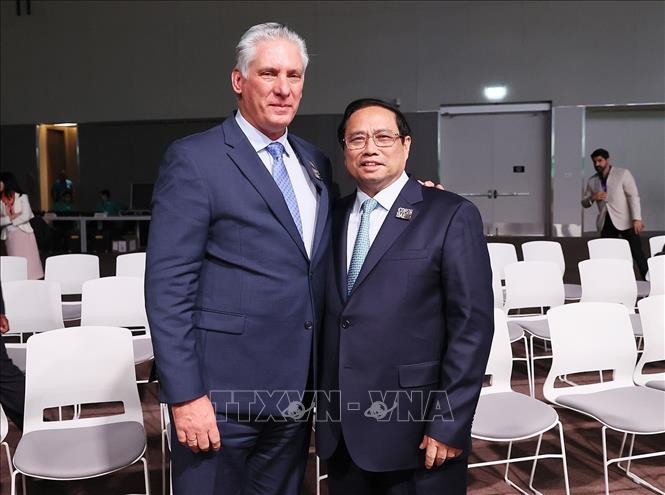 Thủ tướng Phạm Minh Chính gặp Chủ tịch Cuba Miguel Díaz-Canel. Ảnh: Dương Giang