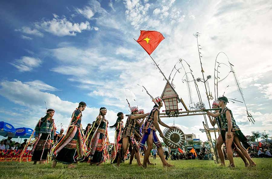 Một trong những di sản nổi tiếng là không gian văn hóa cồng chiêng Tây Nguyên đã được UNESCO công nhận là di sản văn hóa phi vật thể đại diện của nhân loại.