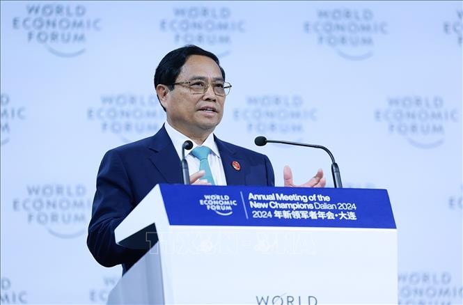 Thủ tướng Phạm Minh Chính phát biểu tại Phiên toàn thể Hội nghị thường niên các nhà tiên phong lần thứ 15 của WEF. Ảnh: Dương Giang