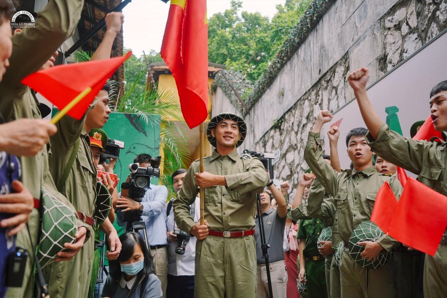 Trưng bày góp phần tuyên truyền lịch sử đấu tranh cách mạng của dân tộc tới mọi tầng lớp Nhân dân. (Nguồn: Thư viện Hà Nội)