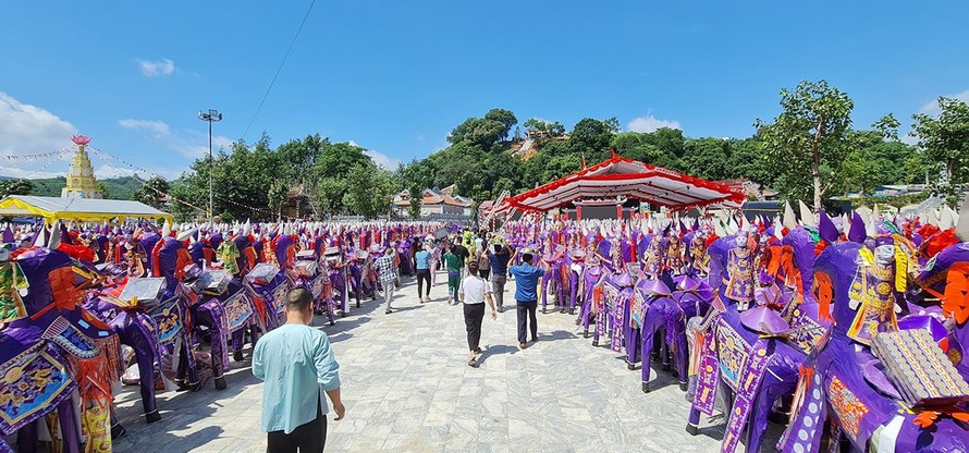 Lễ hội đền Bảo Hà thu hút hàng ngàn du khách