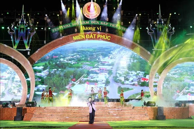 Khai mạc Festival 100 năm dừa sáp Trà Vinh