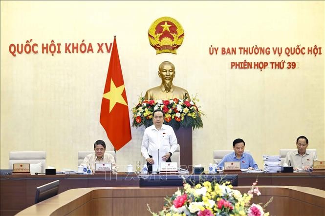 Khai mạc Phiên họp 39, Ủy ban Thường vụ Quốc hội: Trung ương phải gương mẫu đi đầu trong tinh giản bộ máy 