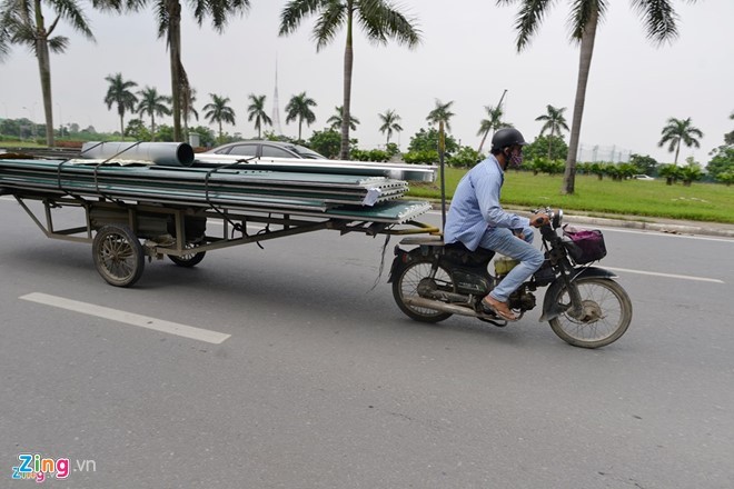 CSGT TP.HCM sẽ xử phạt xe chở tôn, không để xảy ra vụ việc đáng tiếc như ở Hà Nội. Ảnh: Lê Hiếu.