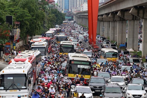 Phương tiện cá nhân tại Hà Nội gia tăng là một trong những nguyên nhân gây ùn tắc giao thông. Ảnh: Bá Đô.