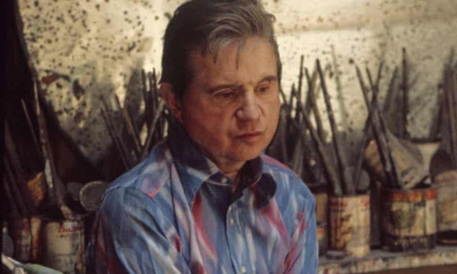 Francis Bacon trong studio của mình ở London năm 1974. Ảnh: Alarmy 