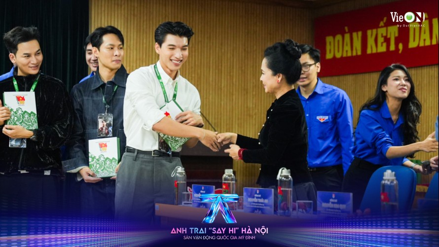 Dàn Anh Trai giao lưu cùng các bạn trẻ tại Trung ương Đoàn TNCS HCM & tham quan Nhà truyền thống Báo Nhân Dân