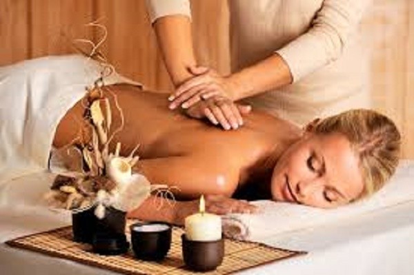 Quý bà U50 ăn trái đắng sau lần đi massage 'từ A đến Z' 