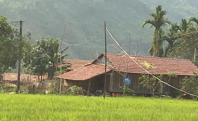 Quảng Ngãi: Ngôi làng độc nhất vẽ sao vàng trên ngói đỏ