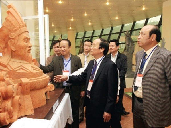 Sẽ trưng bày, lấy ý kiến nhân dân về mẫu tượng đài Hùng Vương 