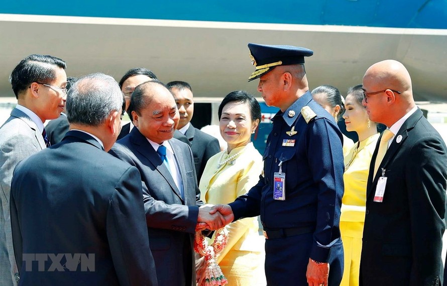 Lễ đón Thủ tướng Nguyễn Xuân Phúc và Phu nhân tại sân bay quốc tế Don Mueang, Bangkok. (Ảnh: Thống Nhất -TTXVN)