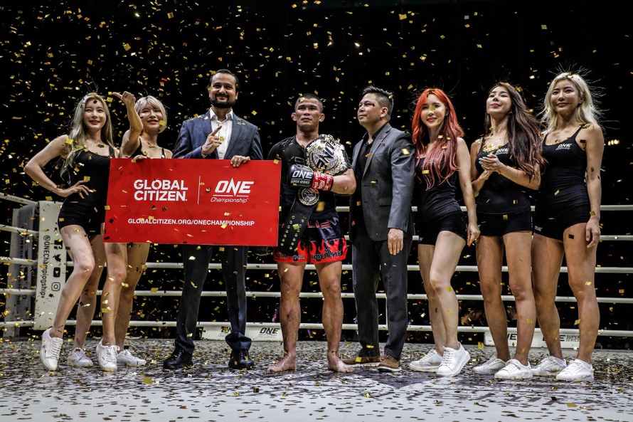 Nguyễn Trần Duy Nhất hạ Knockout Azwan Che Wil tại ONE Championship Việt Nam 2019