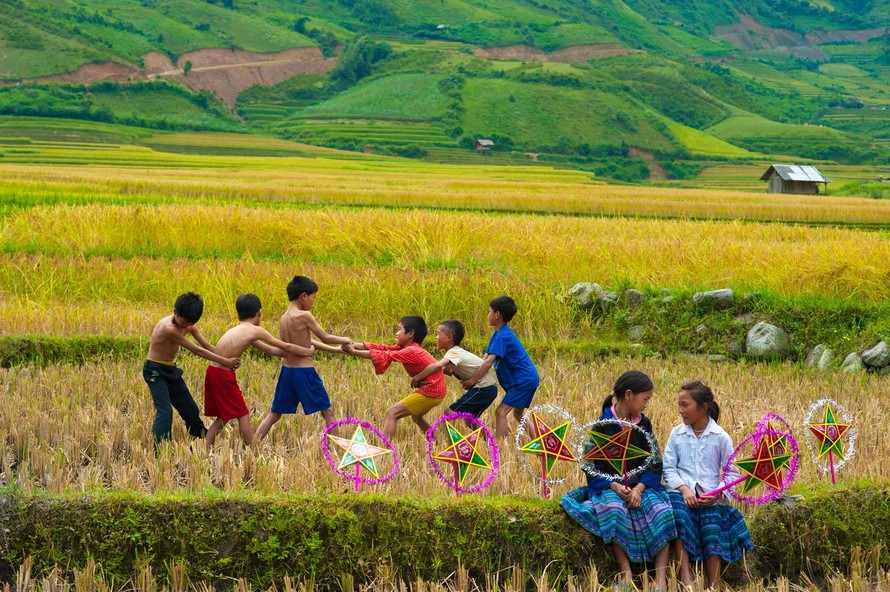 Cả tháng săn vé 0 đồng, đi đu đưa khắp Việt Nam