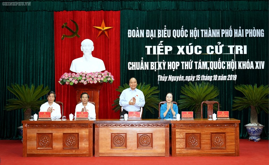 Thực hiện chương trình tiếp xúc cử tri trước kỳ họp thứ 8