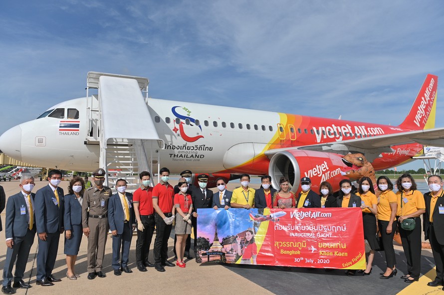 Vietjet Thái Lan khai trương đường bay Bangkok – Khon Kaen với màn biểu diễn của ca sỹ nổi tiếng Thái Lan Ying-Lee trên tàu bay