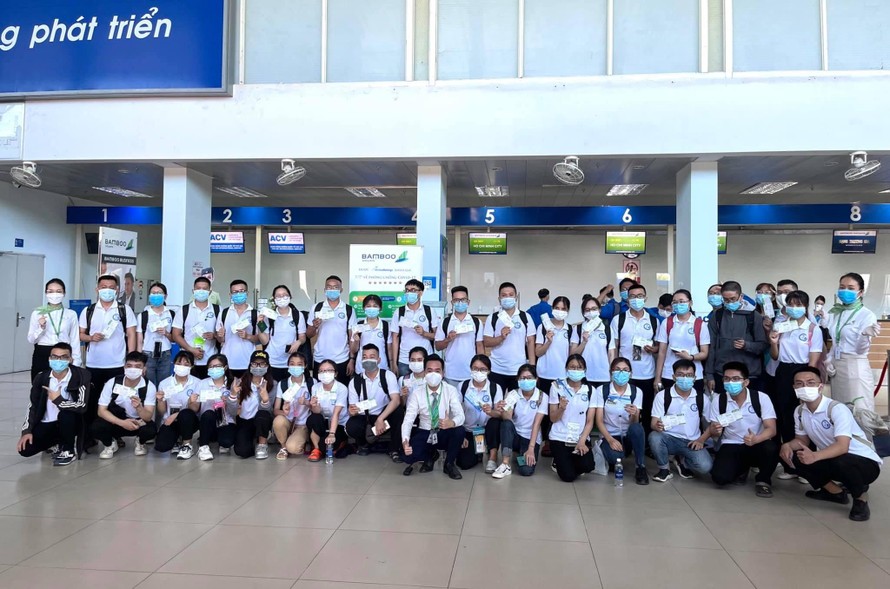 Bamboo Airways điều chuyên cơ đưa đoàn y bác sĩ ĐH Y Dược Huế tiếp viện Đồng Nai chống dịch