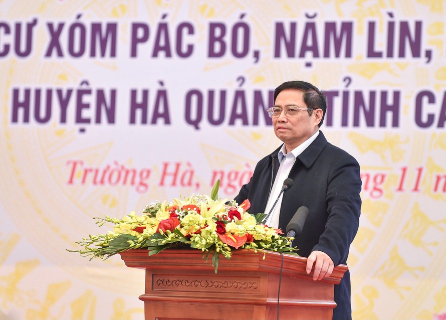 Thủ tướng Phạm Minh Chính phát biểu tại Ngày hội Đại đoàn kết dân tộc liên khu dân cư Pác Bó, Nặm Lìn, Nà Lẹng, xã Trường Hà, huyện Hà Quảng, tỉnh Cao Bằng - Ảnh: VGP/Nhật Bắc