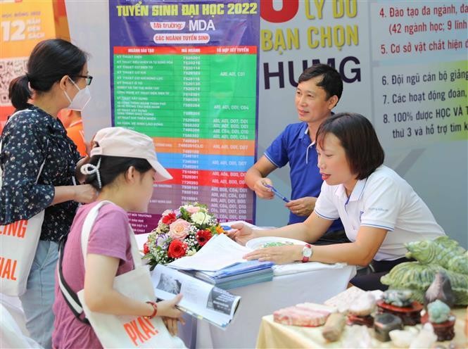 Thí sinh tham dự ngày hội xét tuyển đại học 2022. Ảnh minh họa: Thanh Tùng/TTXVN