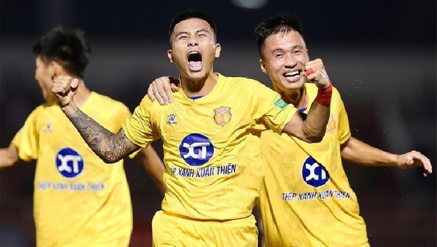 Cuộc đua trụ hạng V.League nóng đến những vòng đấu cuối cùng