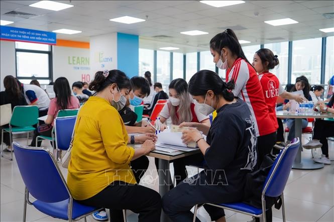 Thí sinh đến nhập học tại trường Đại học Kinh tế Tài chính Thành phố Hồ Chí Minh. Ảnh tư liệu: Thu Hoài/TTXVN