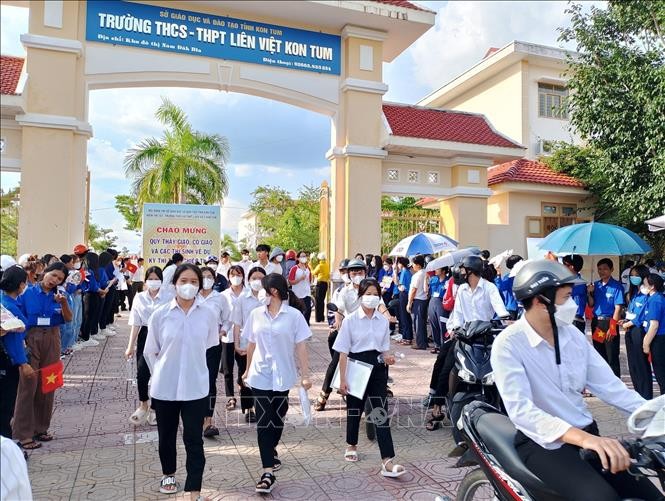 Các thí sinh tại tỉnh Kon Tum hoàn thành bài thi môn Toán tại Kỳ thi tốt nghiệp THPT Quốc gia 2023. Ảnh tư liệu: Khoa Chương/TTXVN