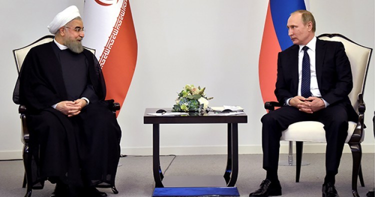 Tổng thống Nga Vladimir Putin (phải) và Tổng thống Iran Ebrahim Raisi trong cuộc gặp ở Tehran vào ngày 19/7/2022. Ảnh: Sputnik