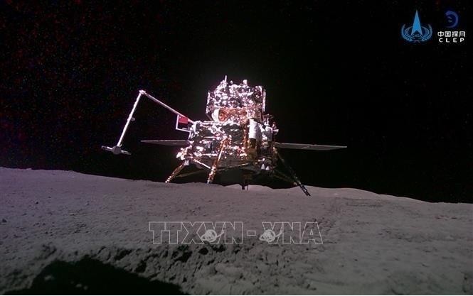 Tàu vũ trụ Thường Nga-6 làm nhiệm vụ trên bề mặt Mặt Trăng ngày 3/6/2024. Ảnh: THX/TTXVN