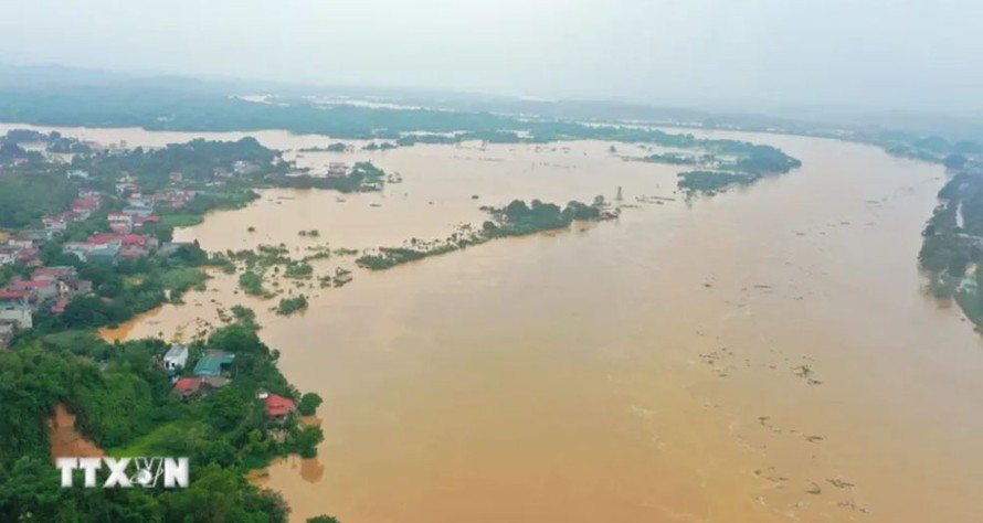 Trung tâm Dự báo khí tượng thủy văn Quốc gia dự báo, trong 12 giờ tới, lũ trên sông Thao tại Yên Bái tiếp tục xuống nhưng vẫn trên mức báo động 3. Ảnh: Tuấn Anh/TTXVN