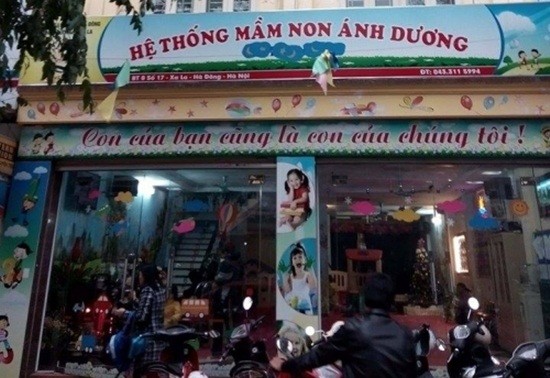 Trải lòng của mẹ cô giáo đánh đập, lột quần áo trẻ vì tè dầm