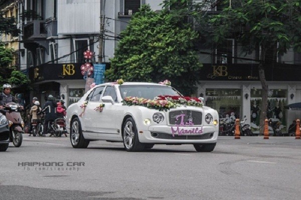 Xôn xao dàn siêu xe, mô tô 'khủng' trong đám hỏi ở Hải Phòng