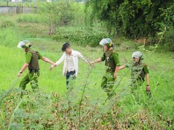 Đập phá nhà, đánh gãy tay mẹ vì không cho tiền mua ma túy