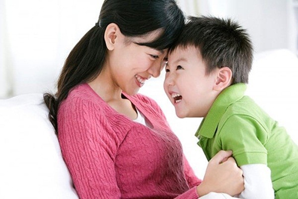 Những điều cha mẹ nên… nói dối con mình