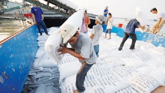 Gạo Việt 'ngậm ngùi' mang thương hiệu Trung Quốc