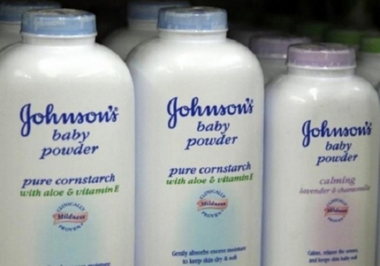 Johnson & Johnson phản hồi về nghi vấn phấn rôm gây ung thư