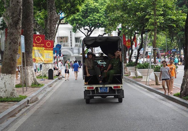 Xe biển xanh không được vào 'phố đi bộ' hồ Gươm