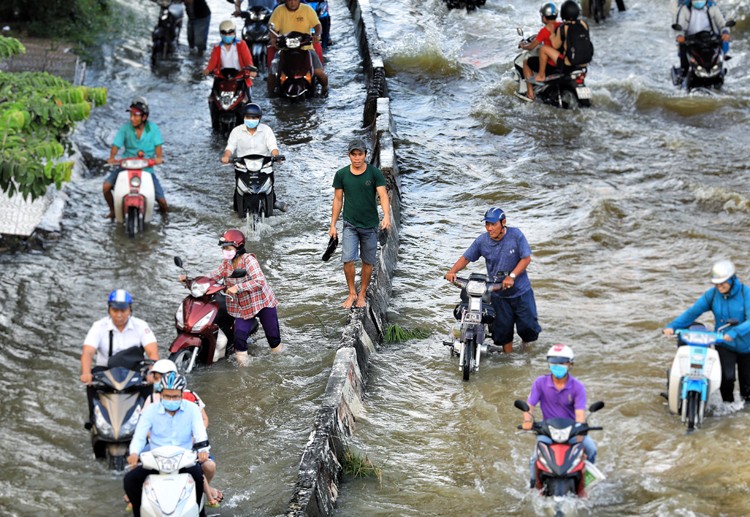 Đường Huỳnh Tấn Phát được kỳ vọng không còn là rốn ngập sau khi khi dự án cải tạo hoàn thành. Ảnh: Hữu Khoa.