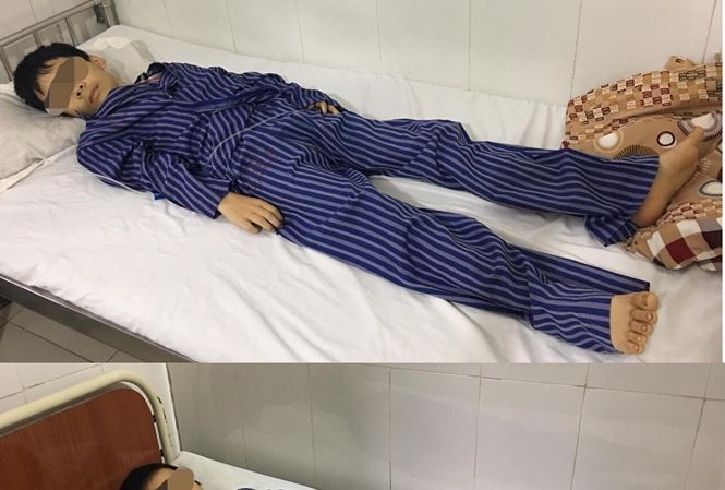 Hai anh em bị ngộ độc đang cấp cứu tại bệnh viện .Ảnh: Đ.K