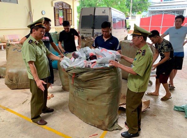 Nhiều sản phẩm sản xuất tại Trung Quốc được gắn mác “Made in VietNam” bị các lực lượng thu giữ