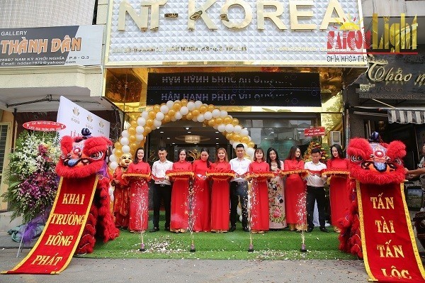 Viện thẩm mỹ NT – Korea (288B8 – B9 đường Nam Kỳ Khởi Nghĩa, phường 8, quận 3, TP.HCM) bị xử phạt hành chính và buộc đóng cửa 9 tháng vì quảng cáo và hoạt động mà không được cấp phép