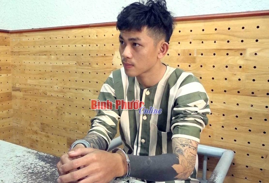 Lê Văn Tuấn tại cơ quan công an - Ảnh: Báo Bình Phước