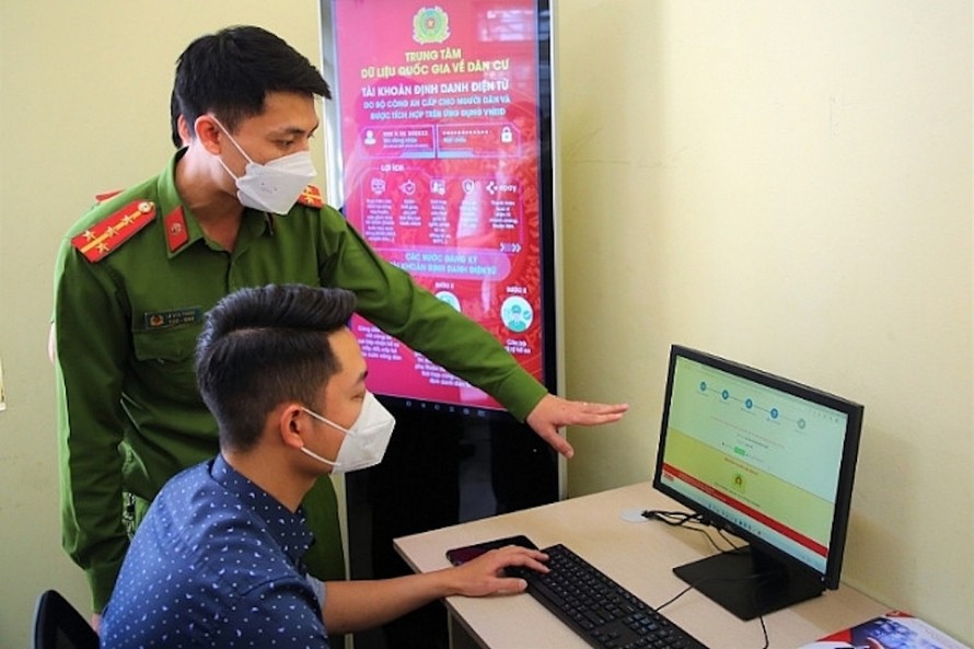 Phó Thủ tướng Chính phủ yêu cầu bảo đảm lộ trình triển khai Đề án 06. 