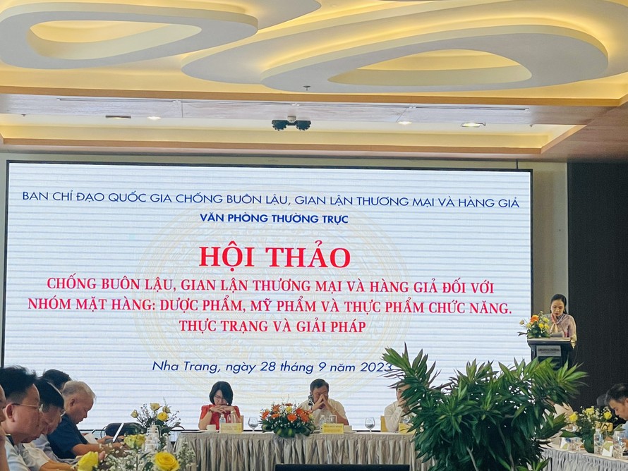 Nhằm kiểm soát tốt hơn trong quản lý nhà nước và nâng cao hiệu quả công tác chống buôn lậu, sản xuất, kinh doanh hàng lậu, hàng giả, hàng kém chất lượng đối với dược phẩm, mỹ phẩm và TPCN, Văn phòng Thường trực Ban Chỉ đao 389 Quốc gia đã tổ chức Hội thảo để trao đổi, thảo luận đánh giá đúng thực trạng, dự báo đúng tình hình, đưa ra các giải pháp sát hợp nhất, căn cơ nhất, hiệu quả nhất cho công tác này.