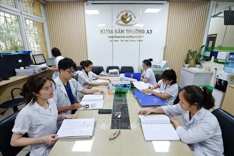 Tập thể cán bộ nhân viên Khoa luôn thay đổi phát triển và cải tiến mọi mặt hướng đến chất lượng, sự hài lòng của người bệnh và người nhà người bệnh. 