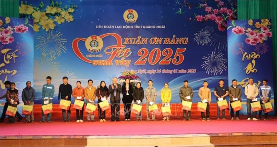 Lãnh đạo Đảng, Nhà nước thăm, tặng quà Tết tại các địa phương, đơn vị