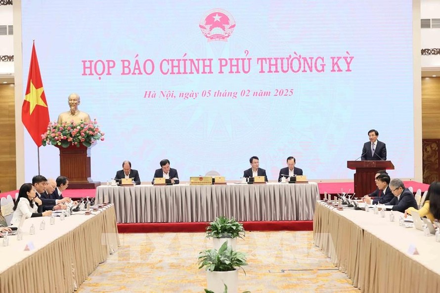 Bộ trưởng, Chủ nhiệm VPCP Trần Văn Sơn, Người phát ngôn của Chính phủ, chủ trì họp báo Chính phủ thường kỳ tháng 1/2025.