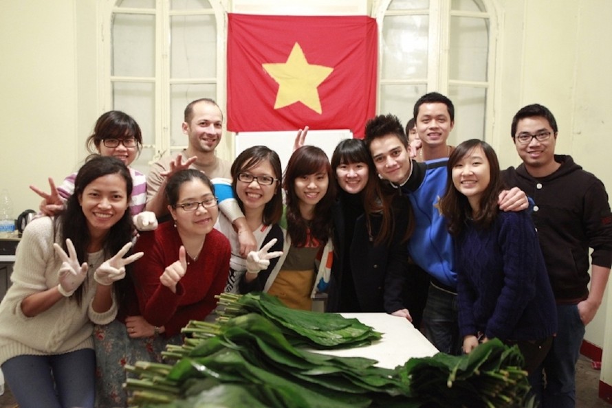Chính phủ Liên bang Nga cấp 1.000 chỉ tiêu học bổng cho công dân Việt Nam đi đào tạo tại Liên bang Nga theo các trình độ đại học, thạc sĩ, tiến sĩ, thực tập chuyên ngành và tiếng Nga đối với các ngành học theo nhu cầu đào tạo của phía Việt Nam và các ngành có thế mạnh đào tạo của phía Liên bang Nga đã được hai bên thống nhất. 