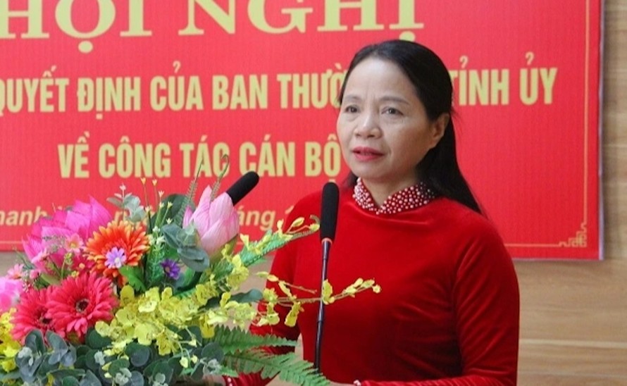 Phó Trưởng ban Thường trực Ban Tuyên giáo Tỉnh ủy Thanh Hóa Bùi Thị Mười là cán bộ đầu tiên của tỉnh tiên phong xin nghỉ hưu trước tuổi. 
