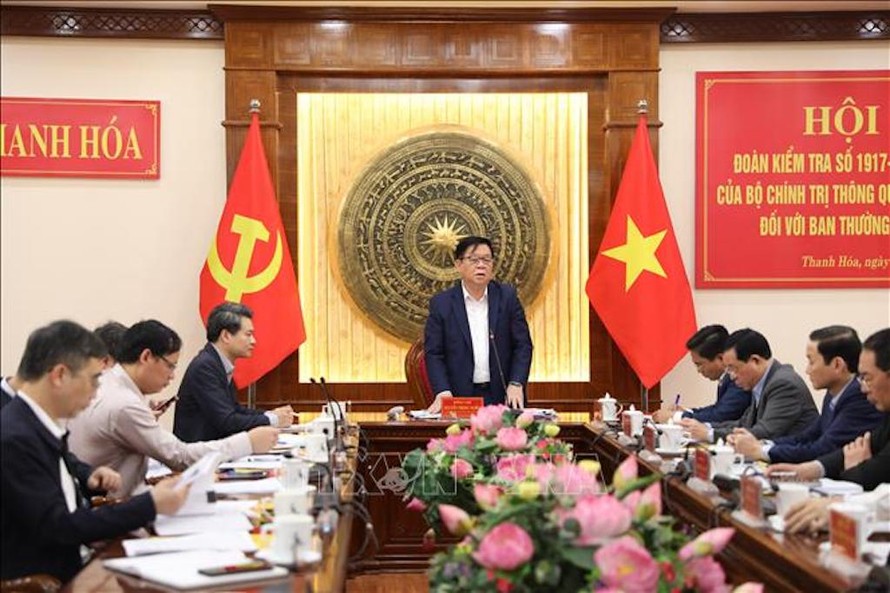 Ủy viên Bộ Chính trị, Bí thư Trung ương Đảng, Trưởng Ban Tuyên giáo và Dân vận Trung ương Nguyễn Trọng Nghĩa phát biểu chỉ đạo tại buổi làm việc. 